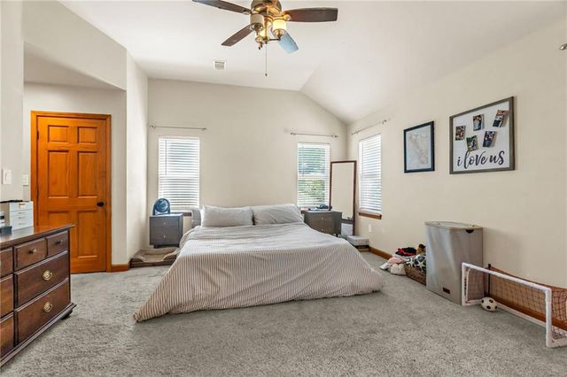 615 W 77th Street, Kansas City, MO 64114