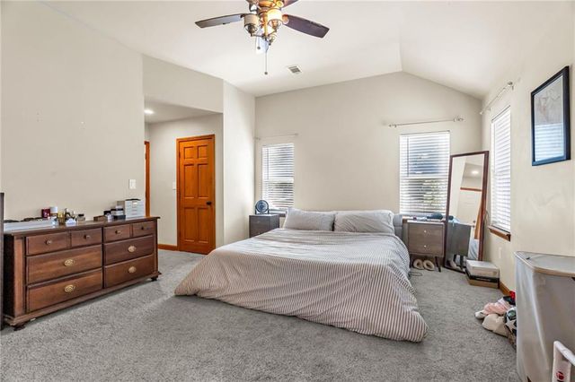 615 W 77th Street, Kansas City, MO 64114