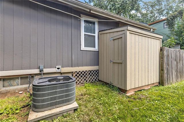615 W 77th Street, Kansas City, MO 64114