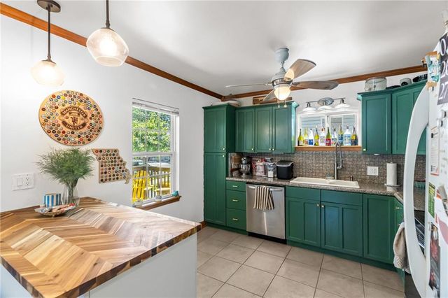 615 W 77th Street, Kansas City, MO 64114