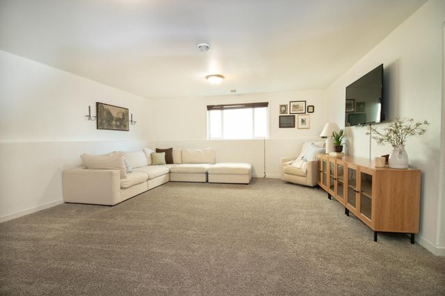 6065 60 Avenue S, Fargo, ND 58104