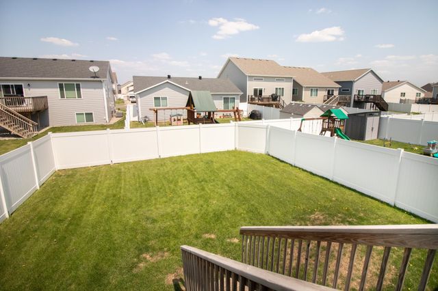 6065 60 Avenue S, Fargo, ND 58104