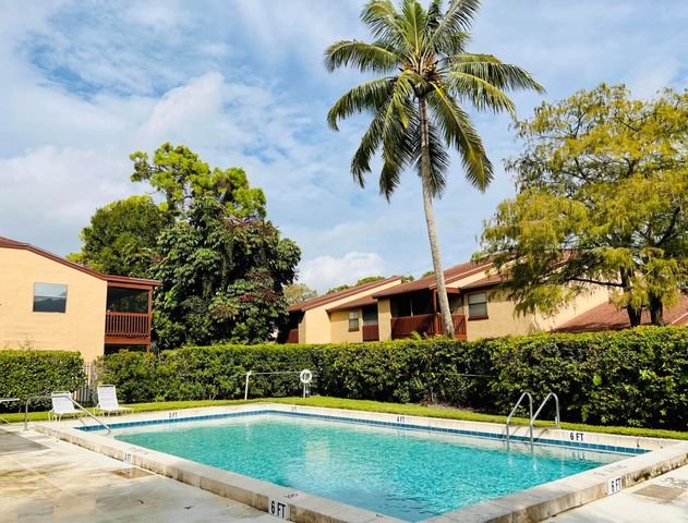 1407 E Lakeview Dr Drive E, Royal Palm Beach, FL 33411