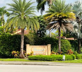 1407 E Lakeview Dr Drive E, Royal Palm Beach, FL 33411