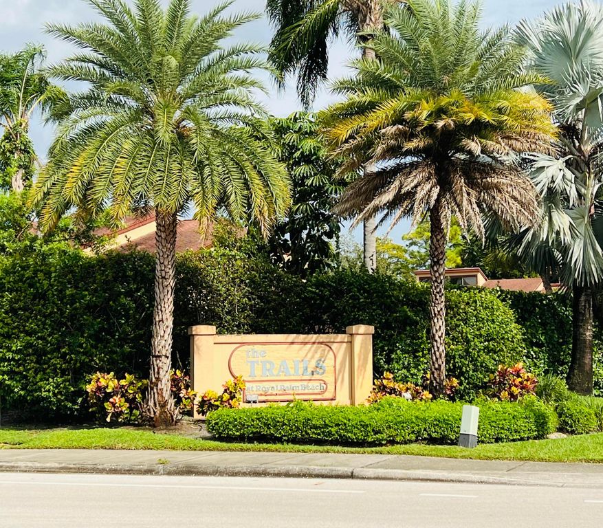 1407 E Lakeview Dr Drive E, Royal Palm Beach, FL 33411