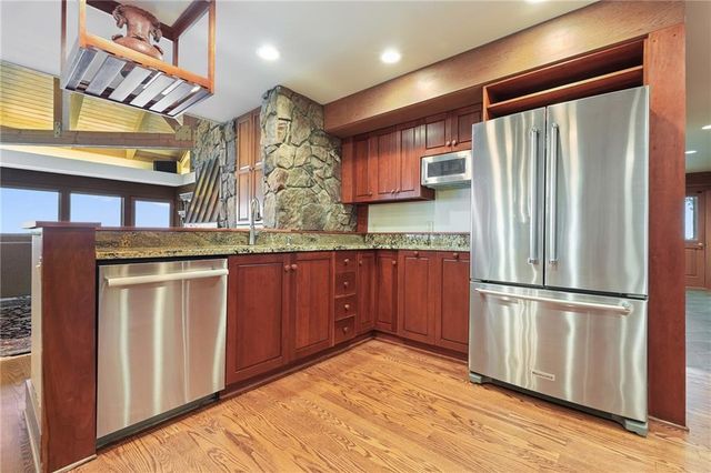 202 Sanderlin Mountain Drive N, Big Canoe, GA 30143