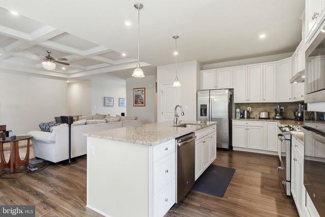 1013 PIN OAK LN, York, PA 17403