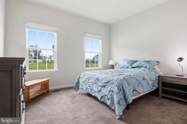 1013 PIN OAK LN, York, PA 17403