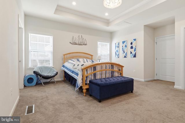 1013 PIN OAK LN, York, PA 17403