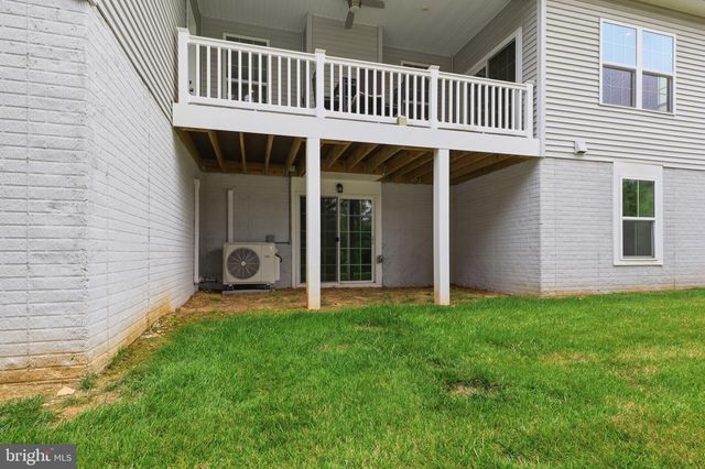 1013 PIN OAK LN, York, PA 17403
