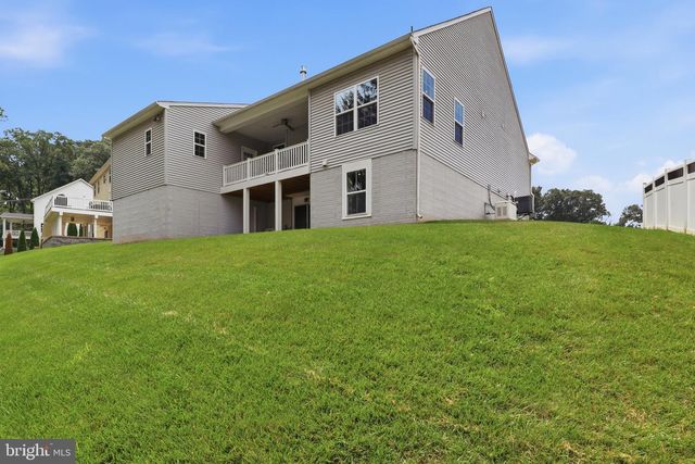 1013 PIN OAK LN, York, PA 17403