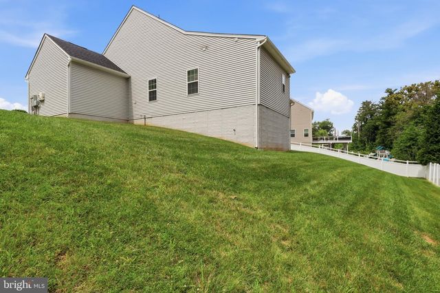 1013 PIN OAK LN, York, PA 17403