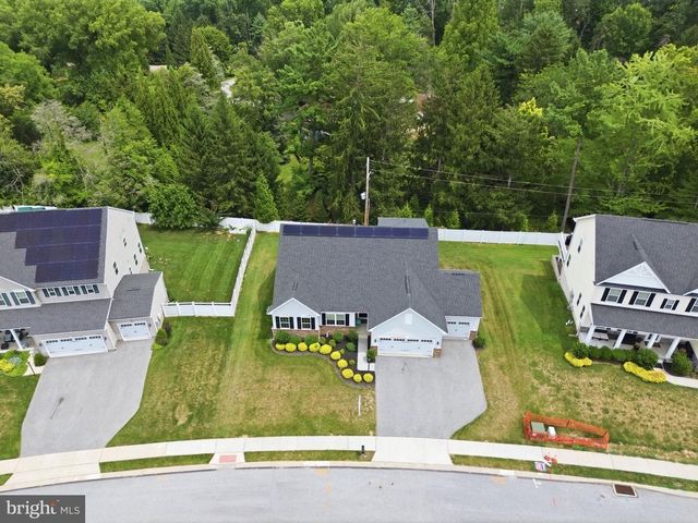1013 PIN OAK LN, York, PA 17403