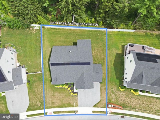 1013 PIN OAK LN, York, PA 17403