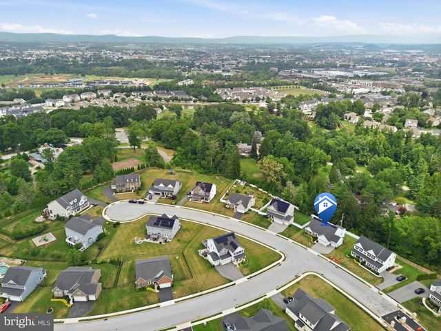 1013 PIN OAK LN, York, PA 17403