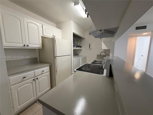 4433 Treehouse Ln A, Tamarac, FL 33319