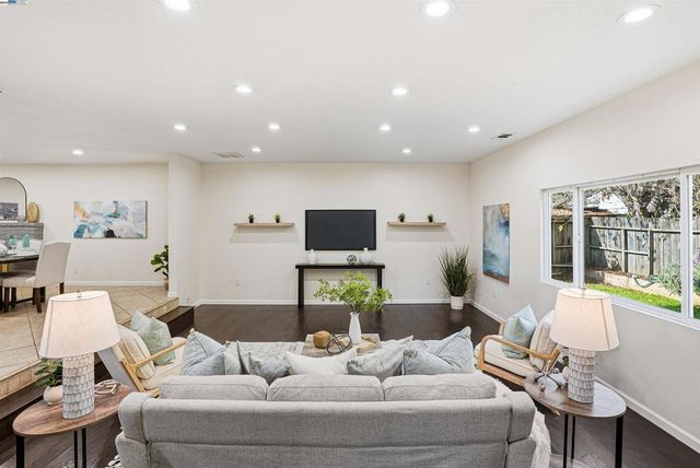 6179 Tourraine Dr, Newark, CA 94560