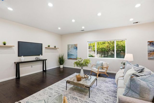 6179 Tourraine Dr, Newark, CA 94560