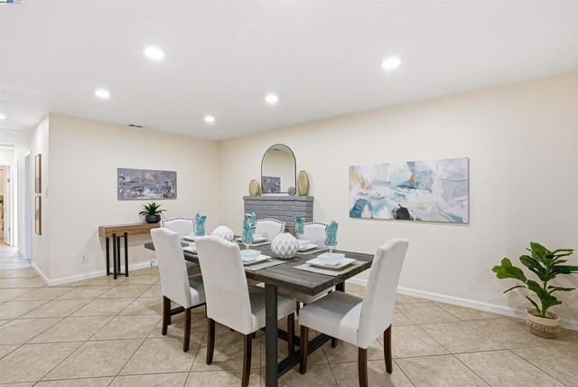 6179 Tourraine Dr, Newark, CA 94560