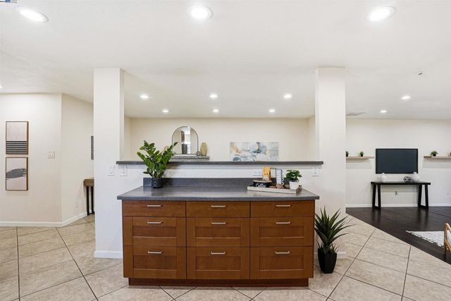 6179 Tourraine Dr, Newark, CA 94560