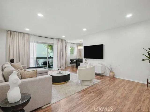 23677 Park Capri 20, Calabasas, CA 91302