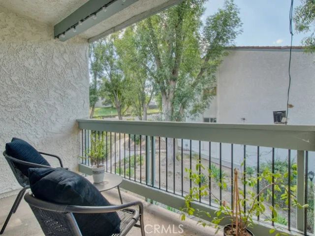 23677 Park Capri 20, Calabasas, CA 91302