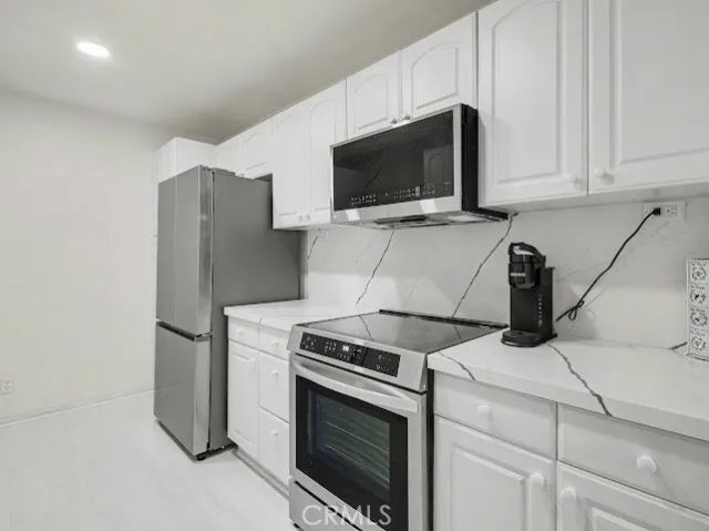 23677 Park Capri 20, Calabasas, CA 91302