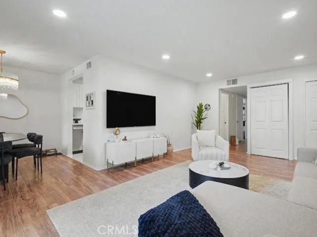 23677 Park Capri 20, Calabasas, CA 91302