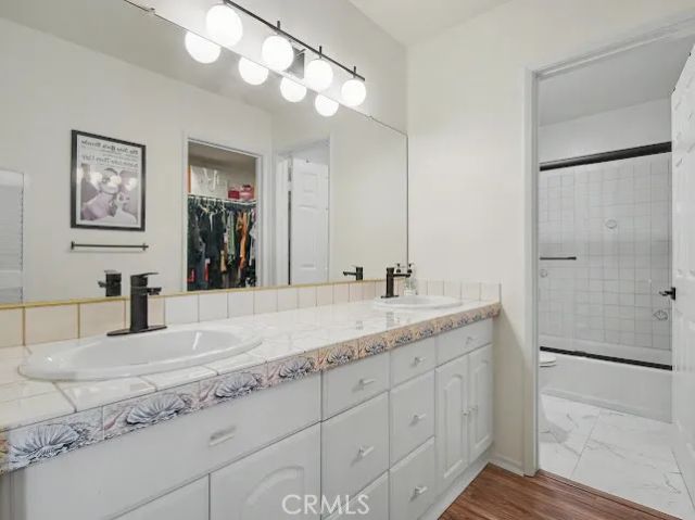 23677 Park Capri 20, Calabasas, CA 91302