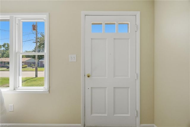 34 Southwind DR, Hampton, VA 23669
