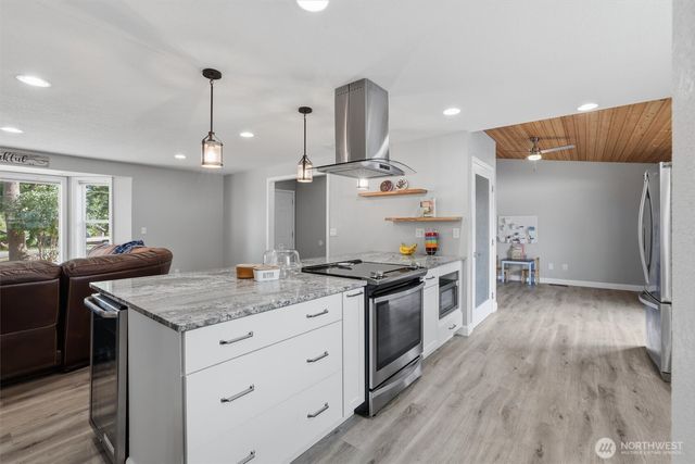 390 Cambrae Drive, Camano Island, WA 98282