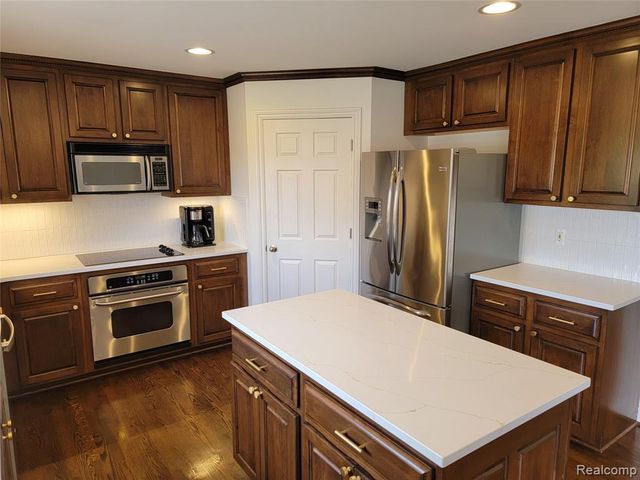 55958 Ashbrooke Drive, Utica, MI 48316