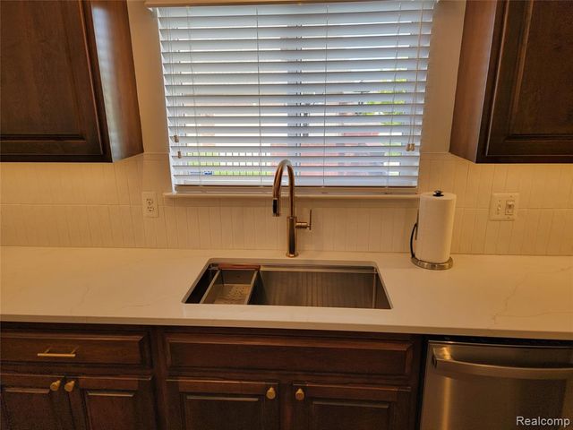 55958 Ashbrooke Drive, Utica, MI 48316