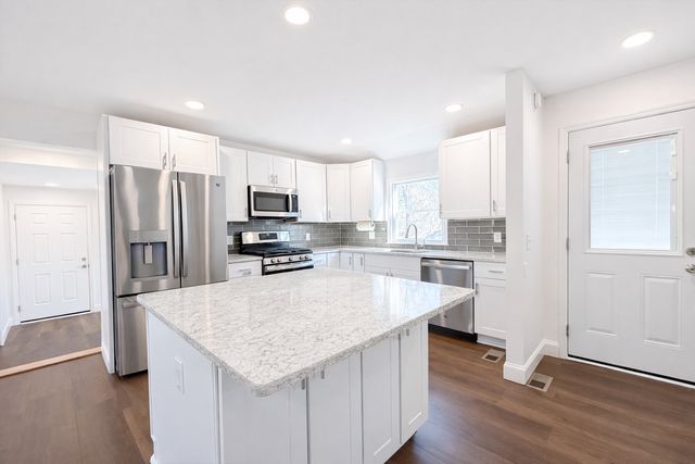 135 Dana Dr, Hendersonville, TN 37075