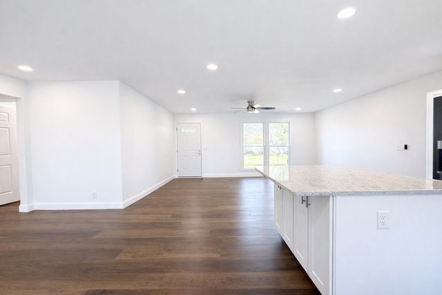 135 Dana Dr, Hendersonville, TN 37075