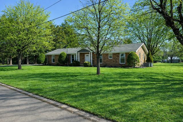 135 Dana Dr, Hendersonville, TN 37075