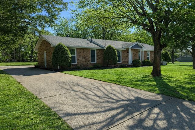 135 Dana Dr, Hendersonville, TN 37075