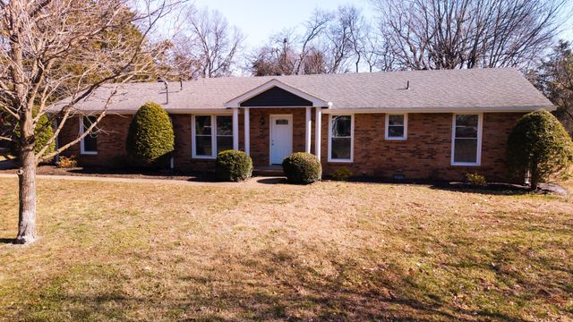 135 Dana Dr, Hendersonville, TN 37075