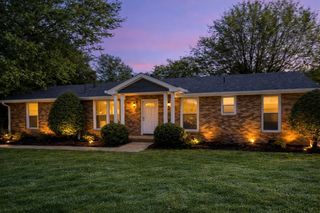 135 Dana Dr, Hendersonville, TN 37075