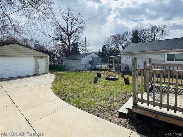 25973 Southwestern Highway, Redford, MI 48239