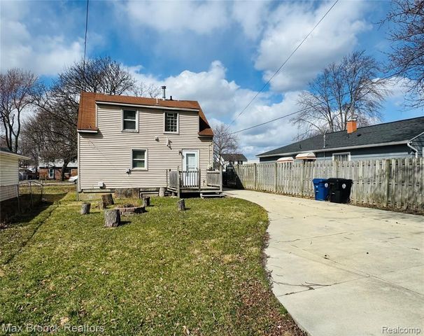 25973 Southwestern Highway, Redford, MI 48239