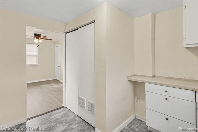 25973 Southwestern Highway, Redford, MI 48239