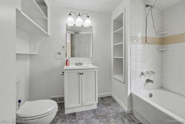 25973 Southwestern Highway, Redford, MI 48239