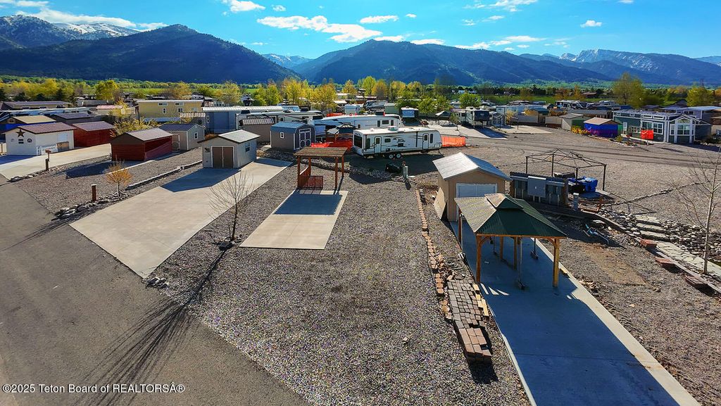 833 BUCKBOARD DRIVE, Thayne, WY 83127 photo 2