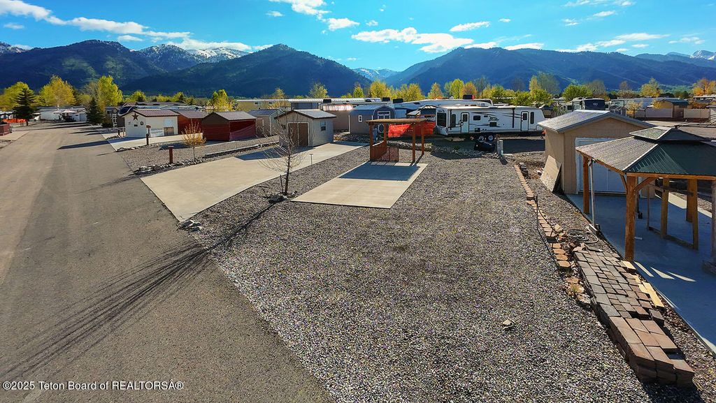 833 BUCKBOARD DRIVE, Thayne, WY 83127 photo 3