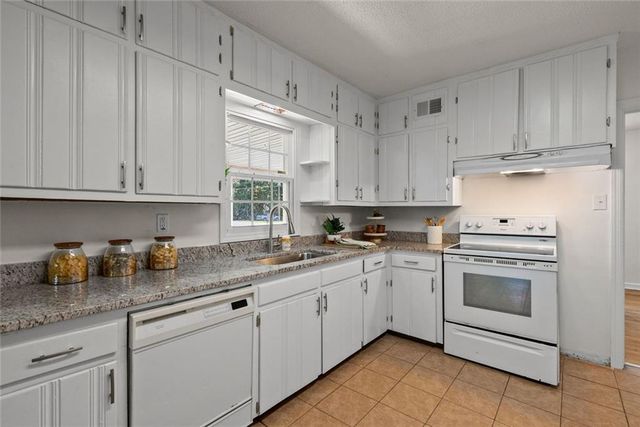 112 Sutherland Drive, Chickasaw, AL 36611
