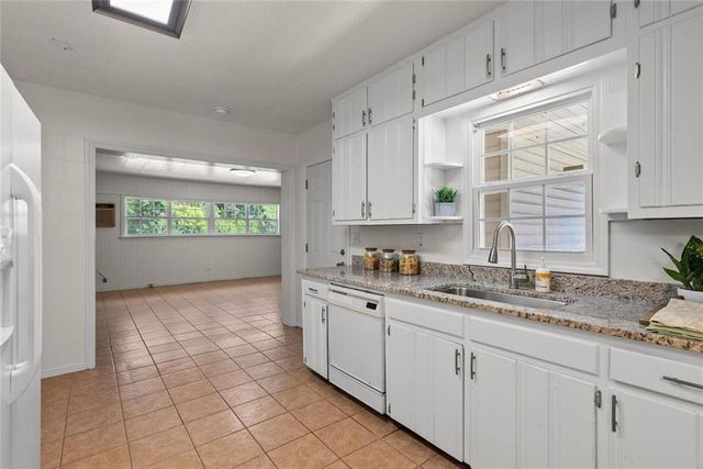 112 Sutherland Drive, Chickasaw, AL 36611