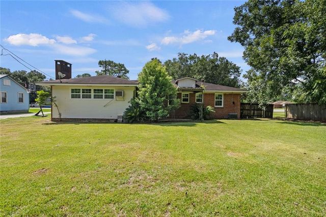 112 Sutherland Drive, Chickasaw, AL 36611