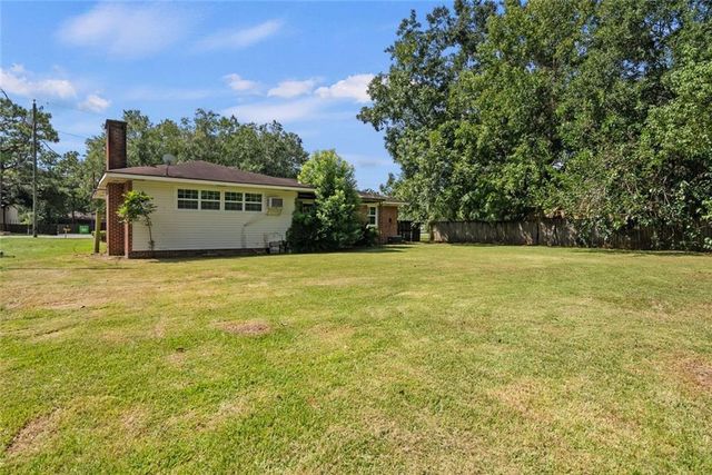 112 Sutherland Drive, Chickasaw, AL 36611