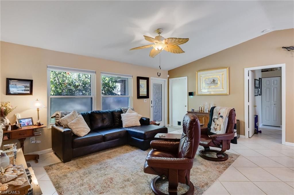 Image 10 of property listing at 617 SW 9TH AVE, Cape Coral, FL 33991
